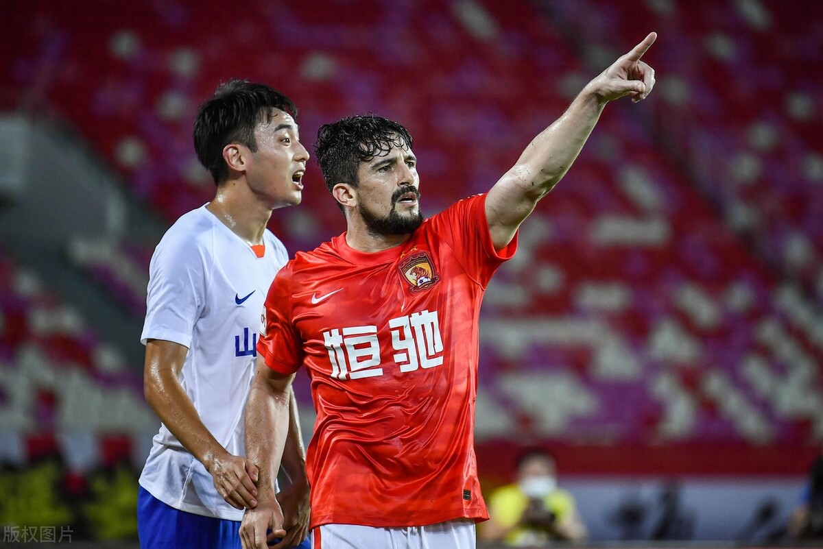 激情心战:球员们的拼搏精神和斗志助推比赛进程 激情心战:球员们的拼搏精神和斗志助推比赛进程