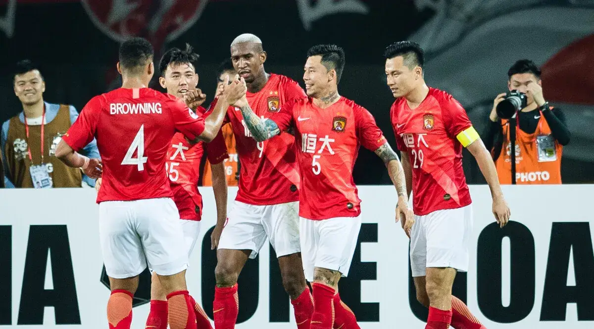 关于广州队在最新比赛中大胜对手,继续领跑的信息 关于广州队在最新比赛中大胜对手,继续领跑的信息