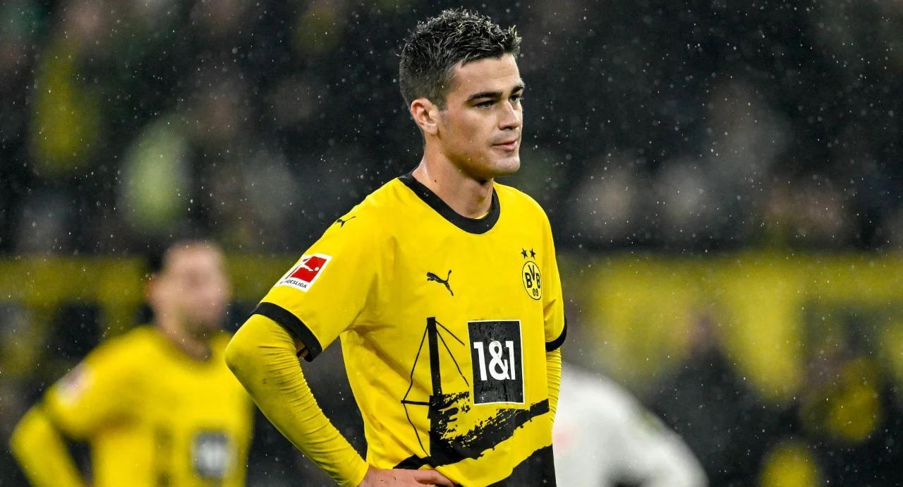 斯图加特球员集体观看录像分析对手 斯图加特球员集体观看录像分析对手