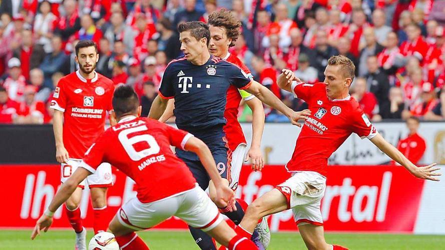 斯图加特球员集体观看录像分析对手 斯图加特球员集体观看录像分析对手