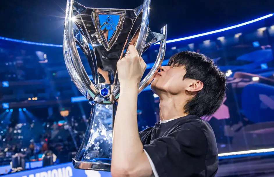 DRX险胜GEN,Oner完成史诗逆转宿敌对决四强赛,锁定晋级资格 DRX险胜GEN,Oner完成史诗逆转宿敌对决四强赛,锁定晋级资格