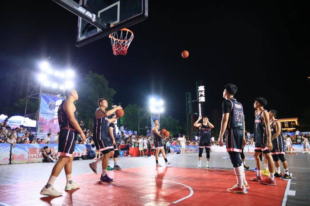 包含篮球巨星跨界足球，体验全新挑战的词条