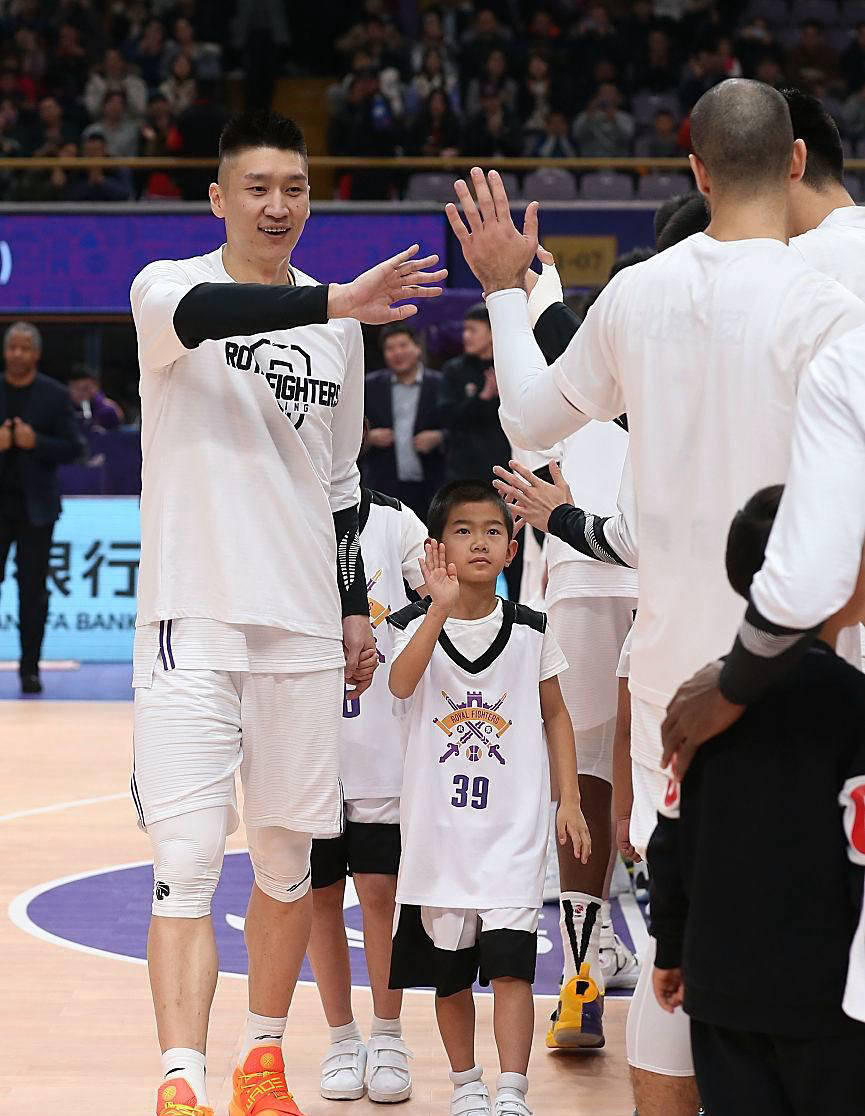 孙悦正式签约湖人队,或将在新赛季复出 孙悦正式签约湖人队,或将在新赛季复出