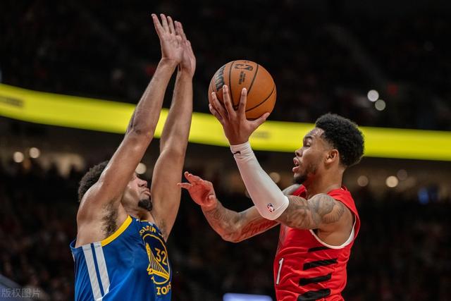 开拓者队在客场获得关键胜利 开拓者队在客场获得关键胜利