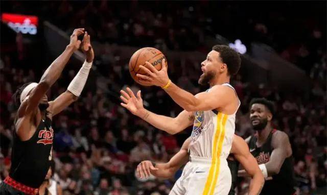 勇士三连胜!汤普森砍下29分领军击败开拓者 勇士三连胜!汤普森砍下29分领军击败开拓者