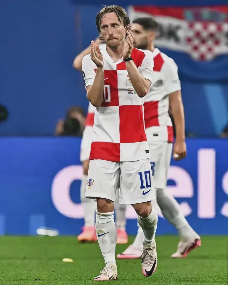 包含克罗地亚队不敌苏格兰，欧洲杯小组赛晋级存疑的词条