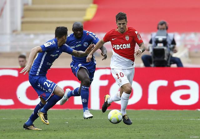 克莱蒙客场战平雷恩,表现出色 克莱蒙客场战平雷恩,表现出色