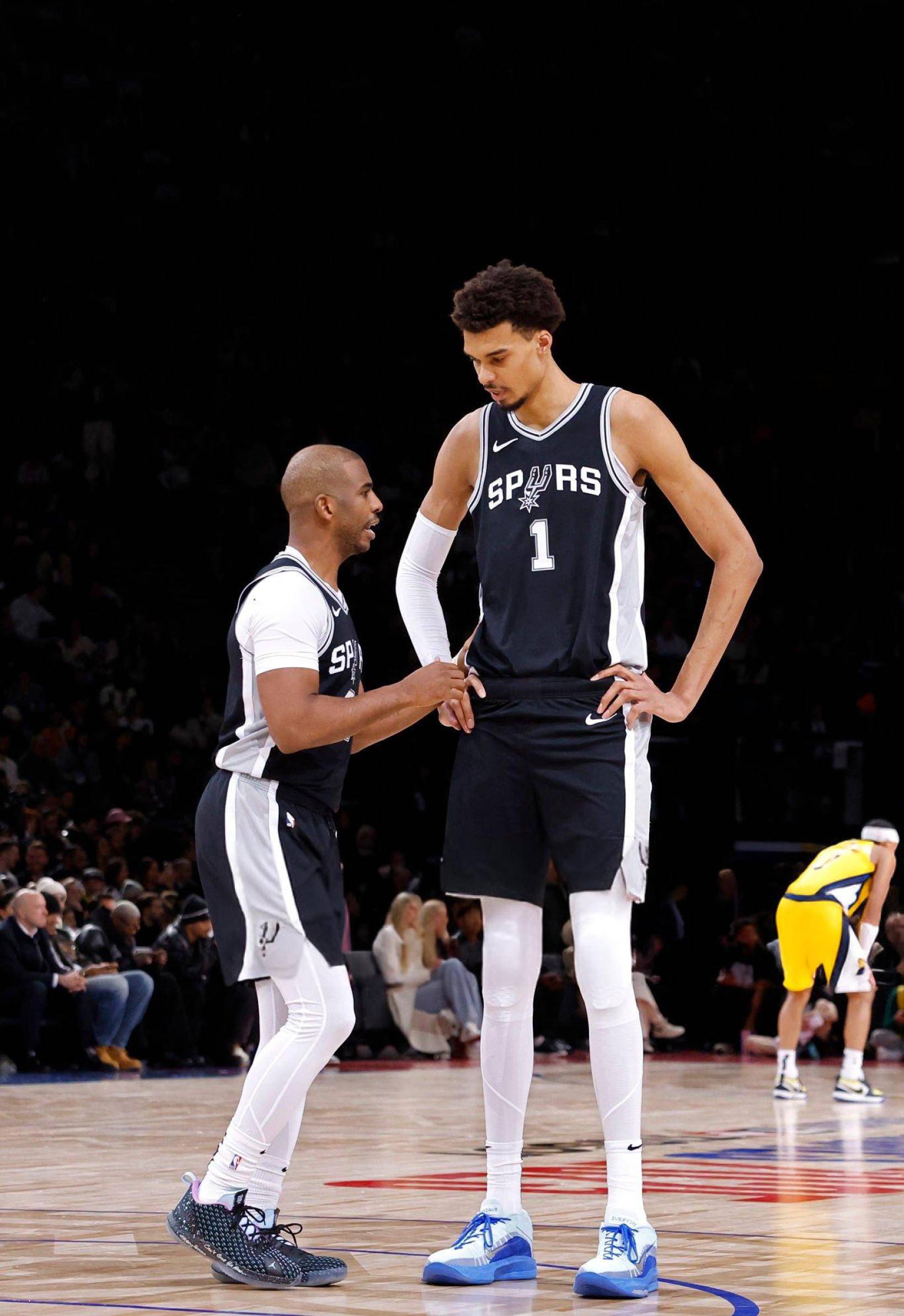 马刺主场大胜步行者,率先晋级西部决赛 马刺主场大胜步行者,率先晋级西部决赛