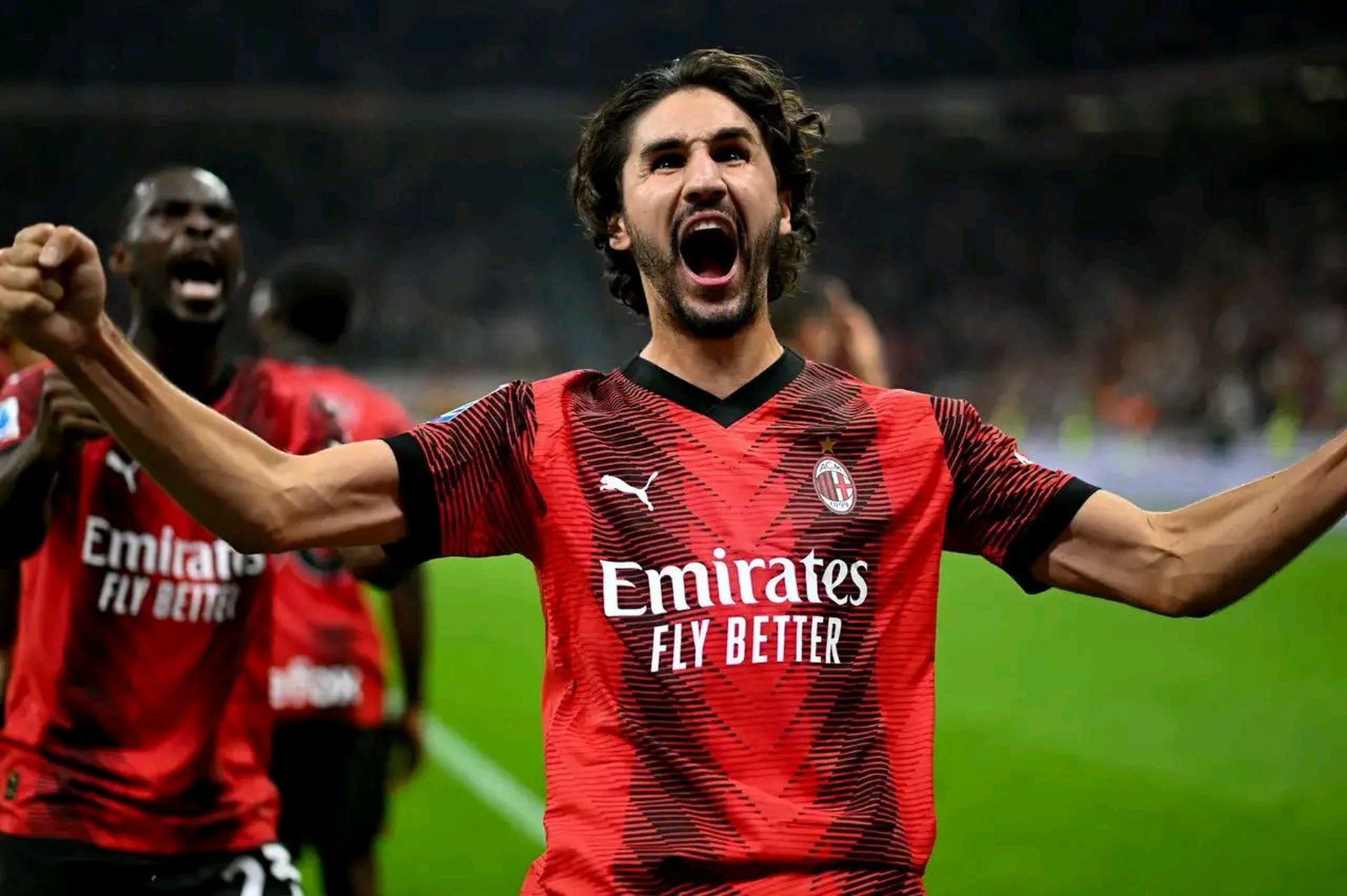 AC米兰逆转绝杀拉齐奥,延续不败纪录 AC米兰逆转绝杀拉齐奥,延续不败纪录