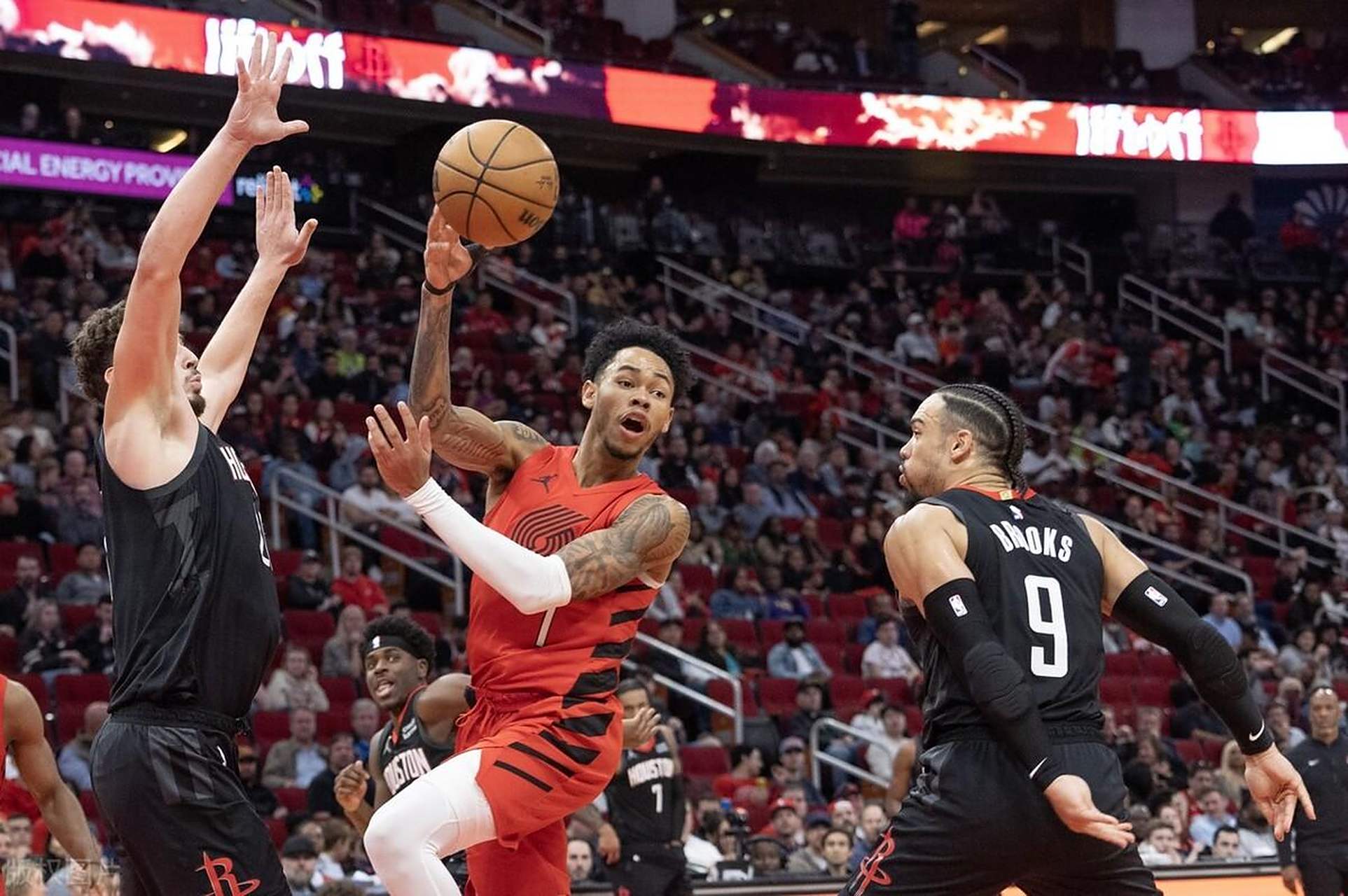 火箭主场击败开拓者 火箭主场击败开拓者