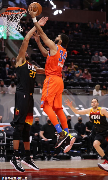 爵士轻取四川队，霍勒迪状态火热的简单介绍