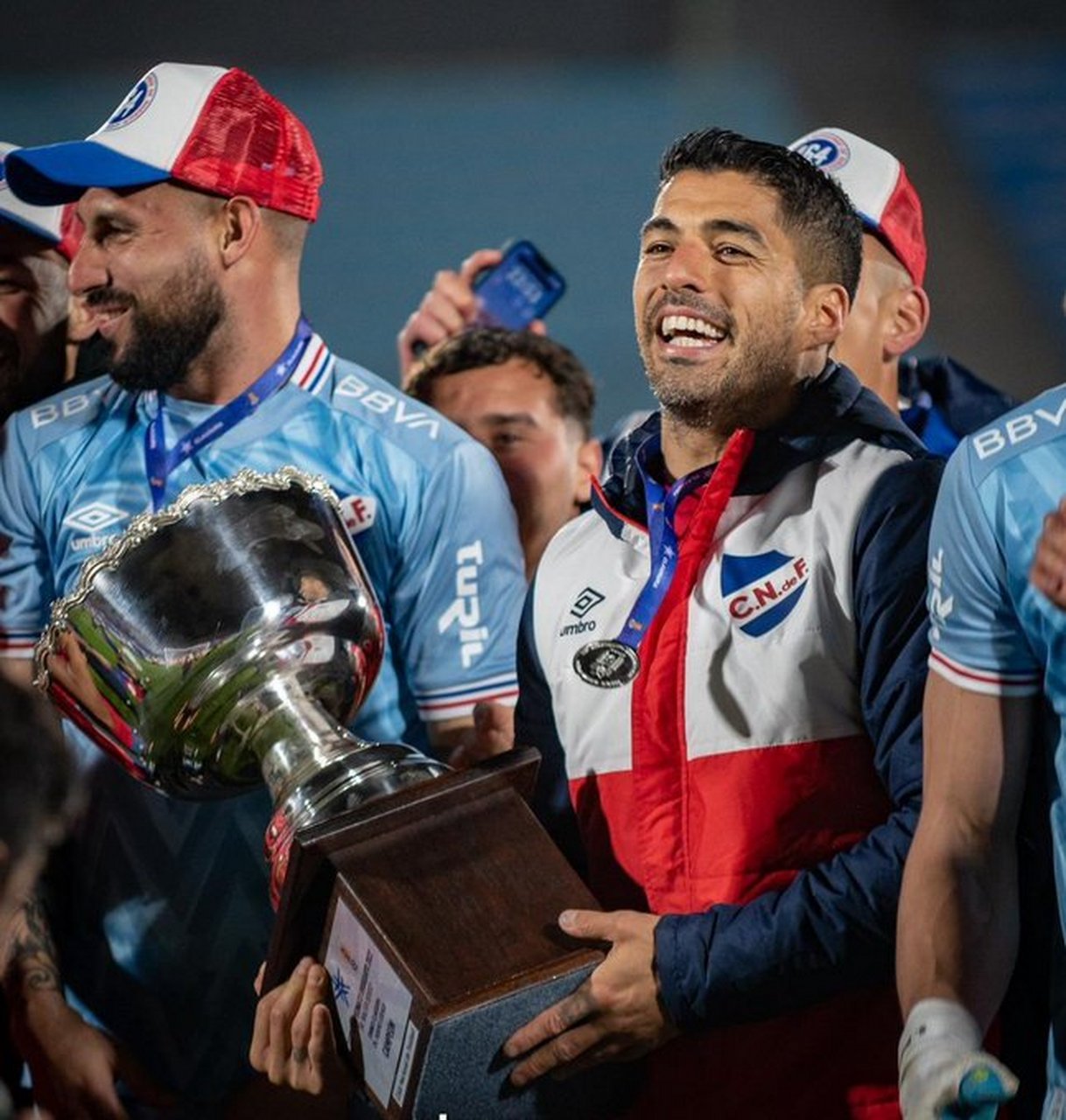 乌拉圭逆转切尔西,苏亚雷斯统治全场的简单介绍 乌拉圭逆转切尔西,苏亚雷斯统治全场的简单介绍