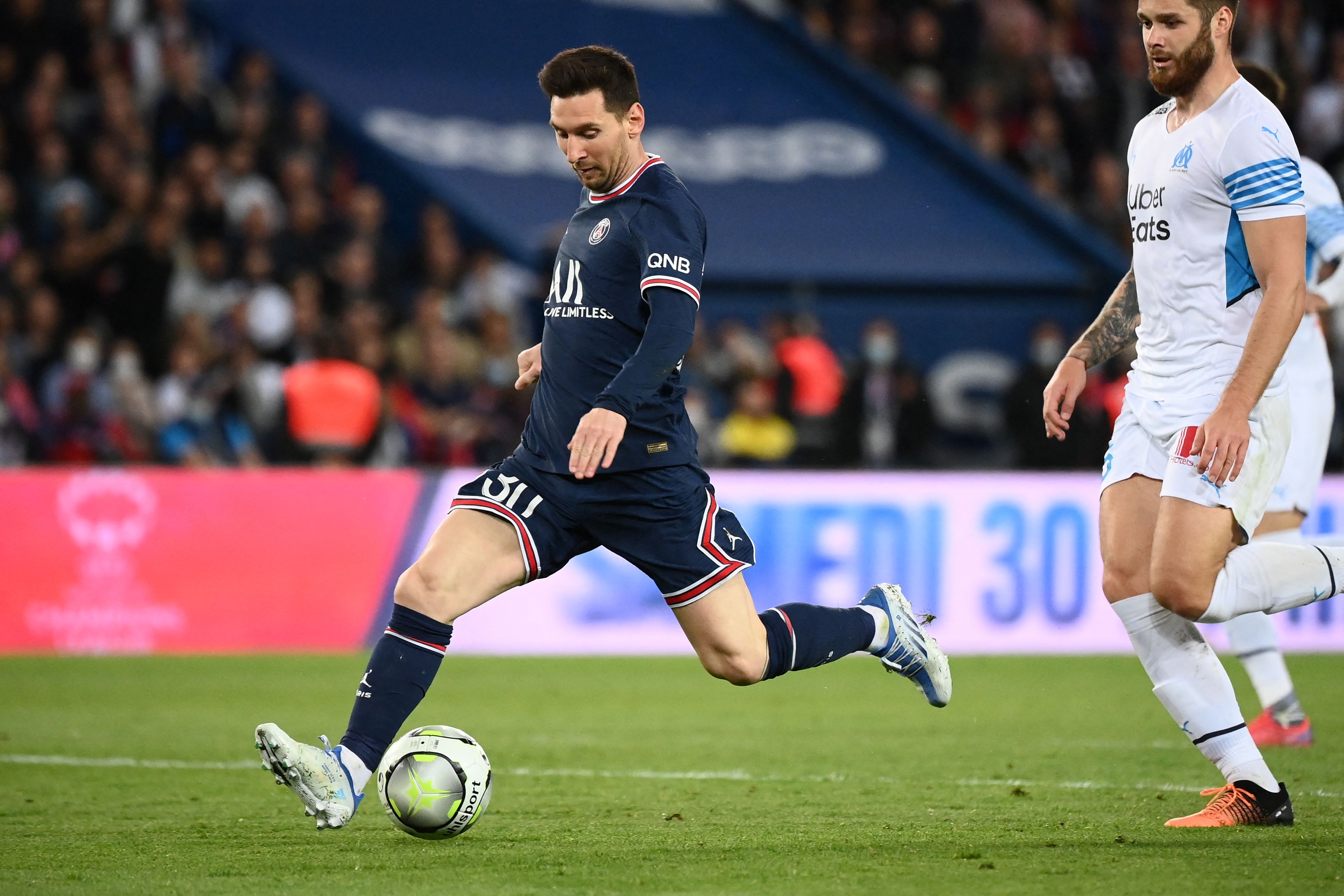 巴黎完胜马赛,阿圭罗统治全场 巴黎完胜马赛,阿圭罗统治全场