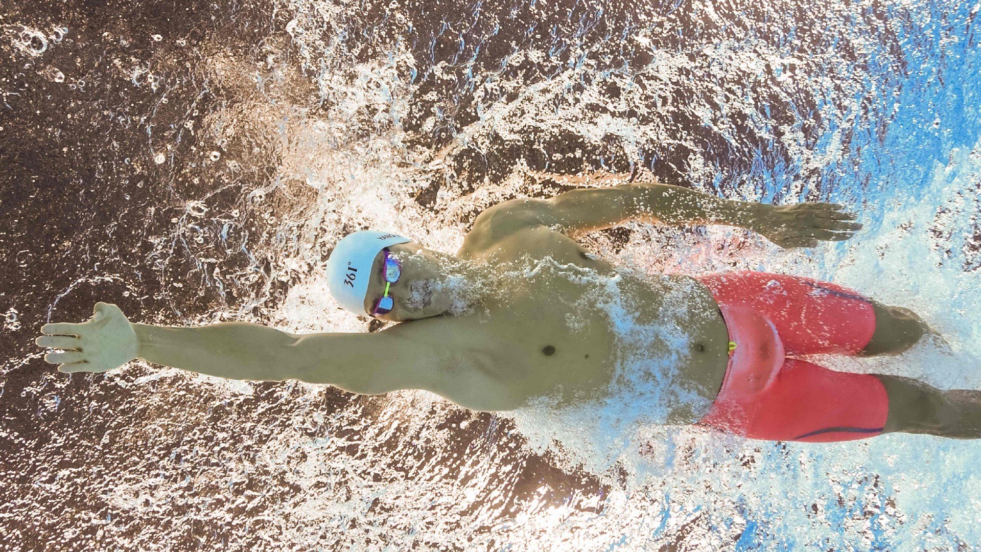 乒乓巨星绿茵场倒挂金钩，英格兰轻取中国队，奥恰洛夫惊艳四座